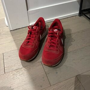 Nike internationalist